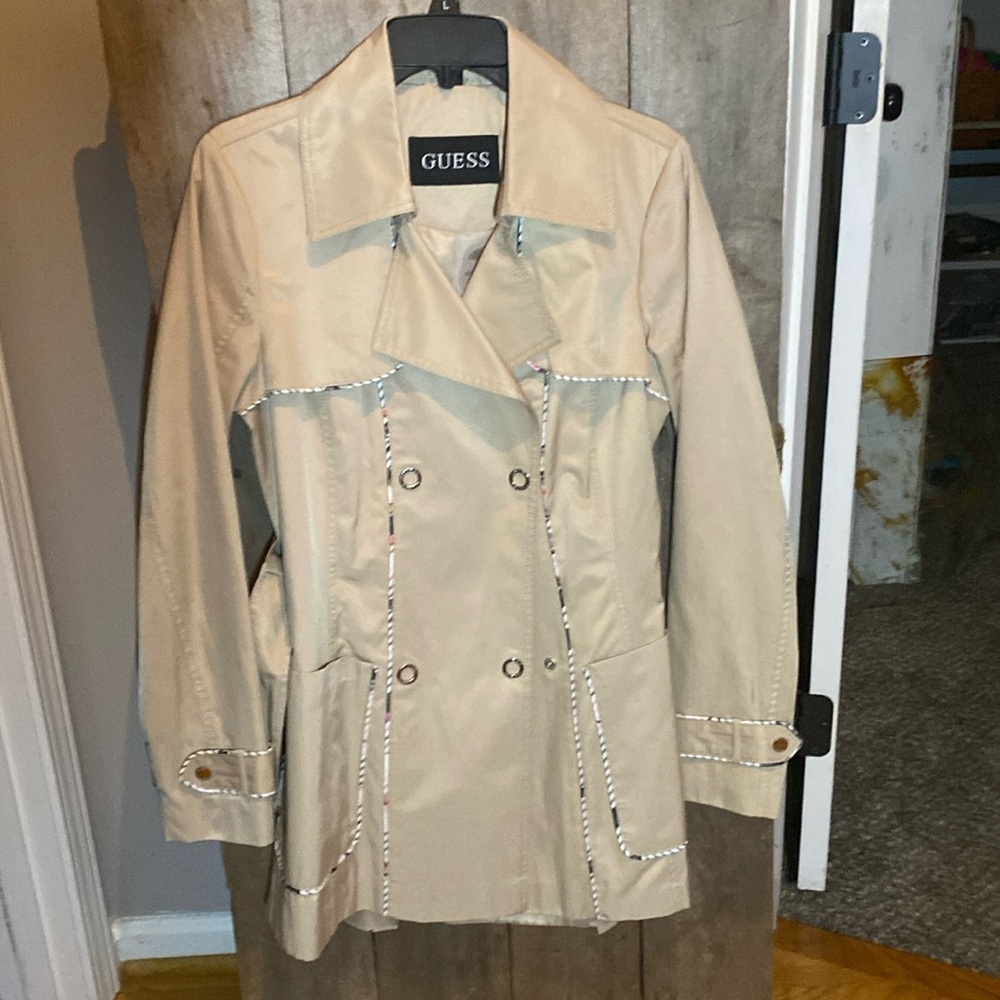 GUESS Ladies soft shell Raincoat Tan Plaid piping PERFECT